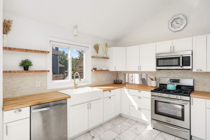 11930 60th Pl N, Minneapolis, MN 55442
