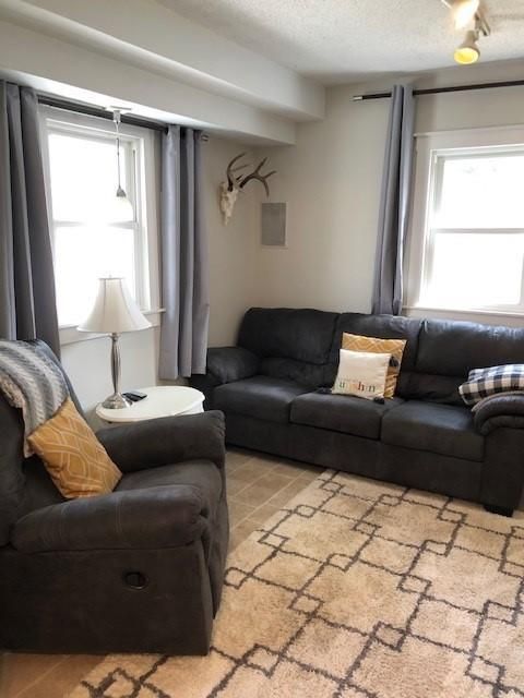 743 Grove St SW, Hutchinson, MN 55350