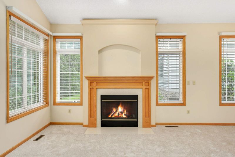 8858 Compton Ln, Inver Grove Heights, MN 55076