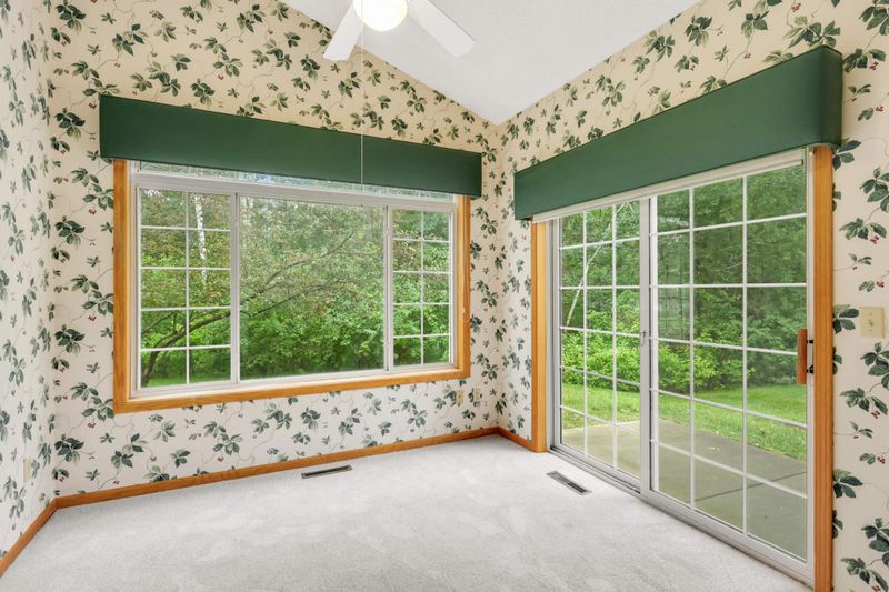 8858 Compton Ln, Inver Grove Heights, MN 55076