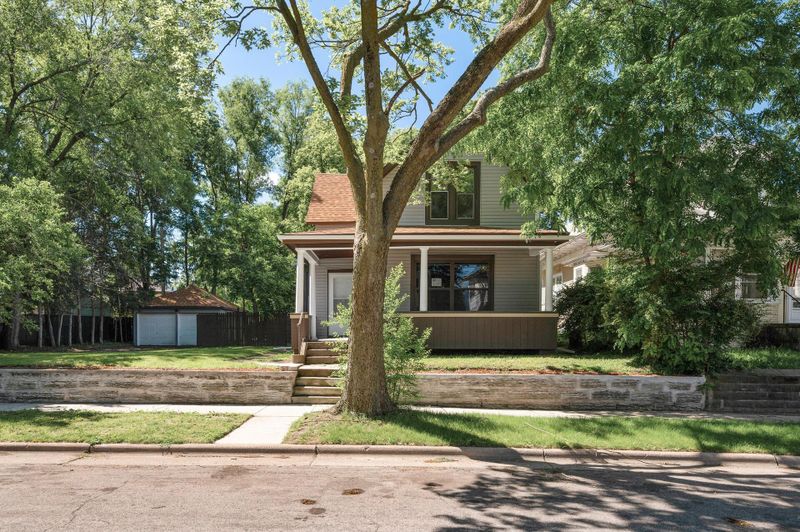 140 Isabel St E, Saint Paul, MN 55107