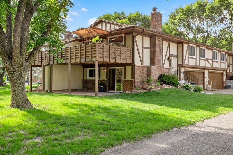 6830 Macbeth Cir, Woodbury, MN 55125