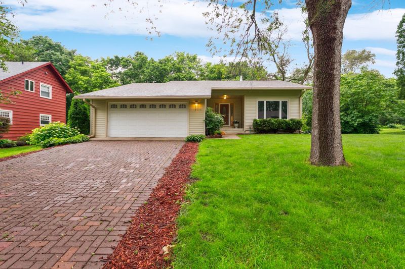 112005 Warner Cir, Chaska, MN 55318