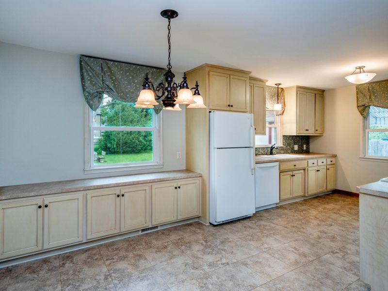1687 Cottage Ave E, Saint Paul, MN 55106