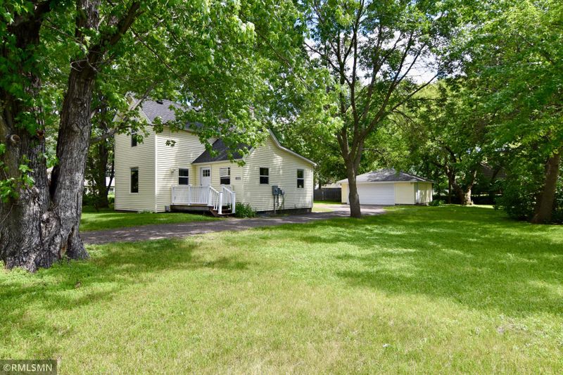 10111 French Lake Rd, Champlin, MN 55316