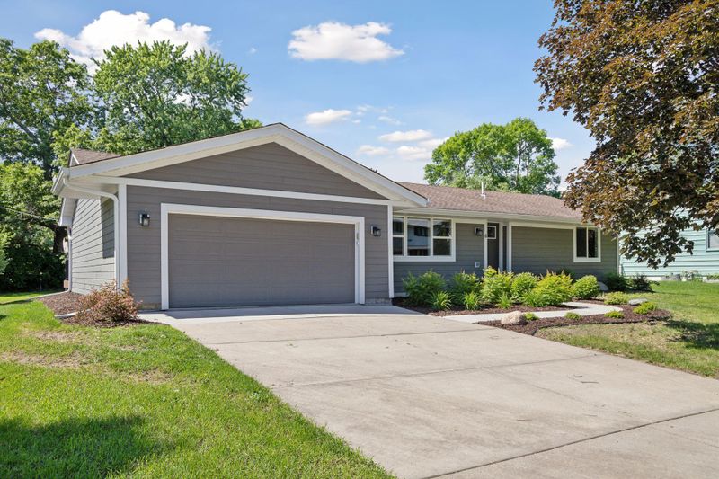 6 Langer Cir, West Saint Paul, MN 55118
