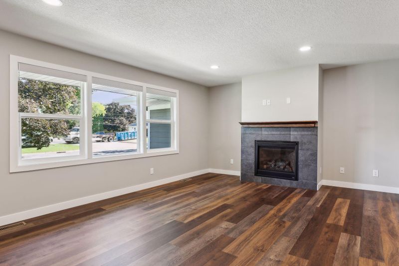 6 Langer Cir, West Saint Paul, MN 55118