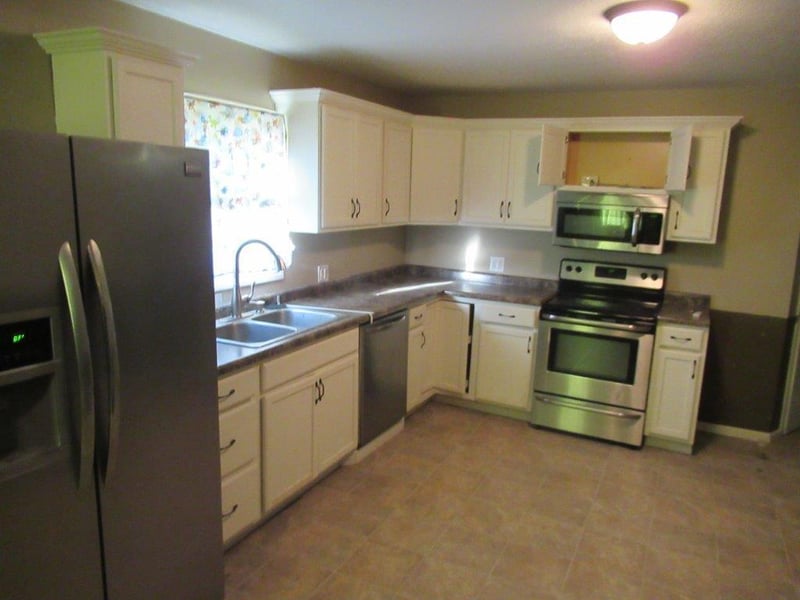 404 S Central Ave, Hills, MN 56138