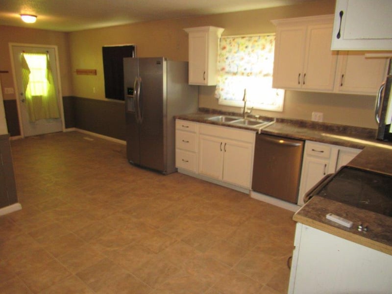404 S Central Ave, Hills, MN 56138