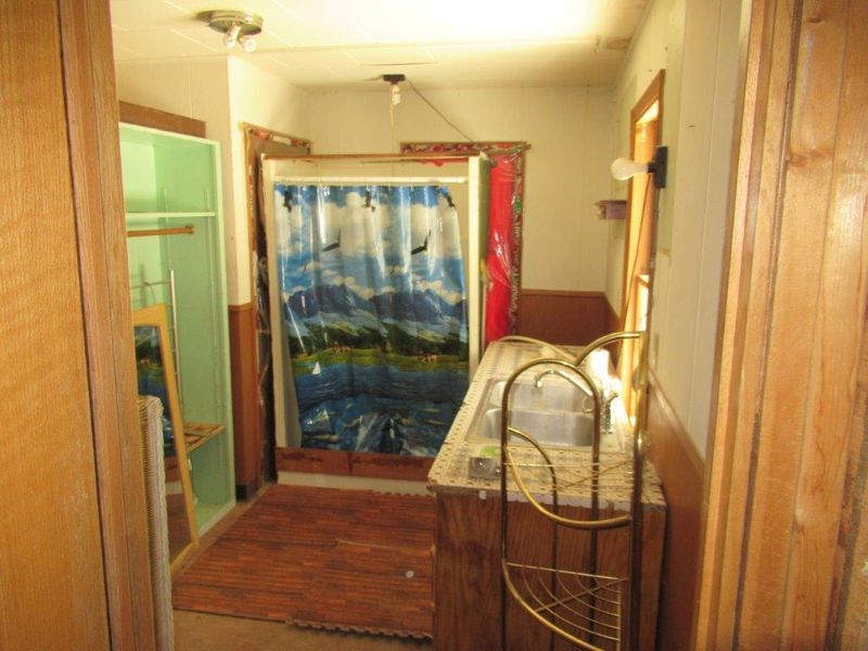 206 E Sanford Ave, Steen, MN 56173