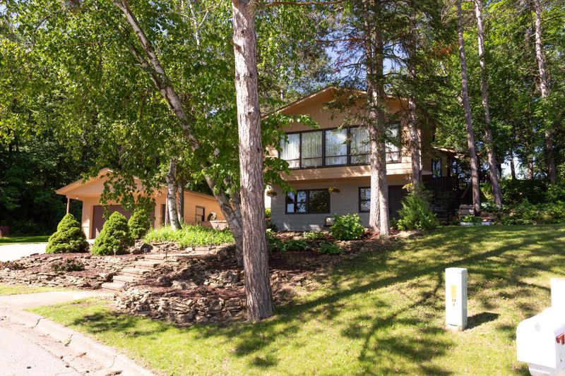 1622 Birchwood Dr, Red Wing, MN 55066