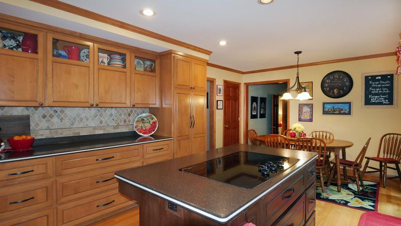 10417 Brunswick Cir, Minneapolis, MN 55438