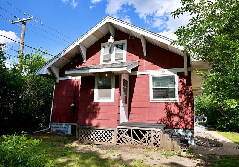 919 Charlotte St, Saint Paul, MN 55104