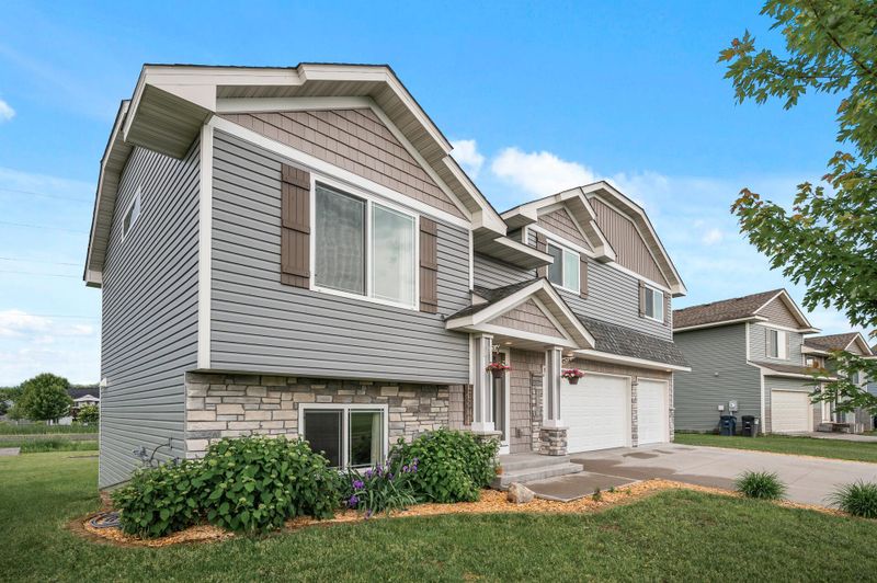17587 311th St, Shafer, MN 55074