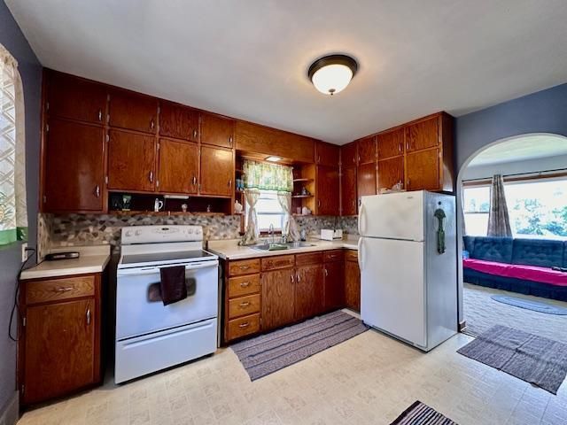 912 E Main St, Caledonia, MN 55921