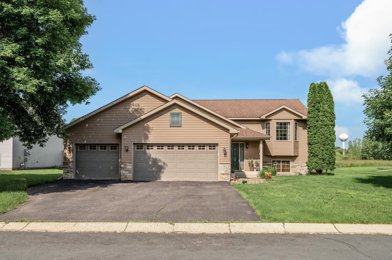 702 Black Forest Rd, New Germany, MN 55367