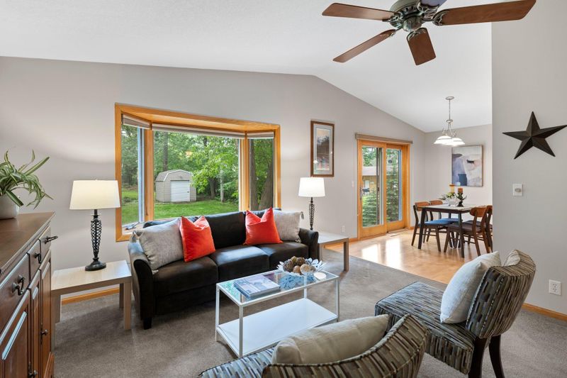 358 Laurie Rd E, Maplewood, MN 55117