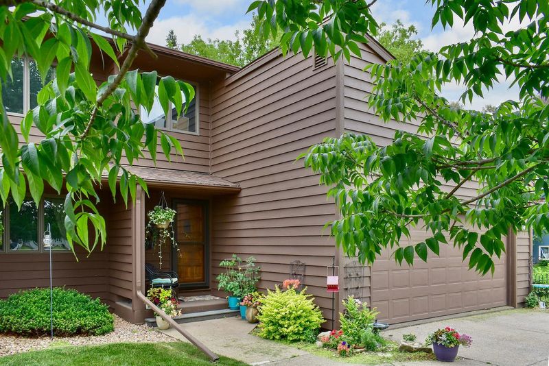 1373 Mcnally Dr, Winona, MN 55987