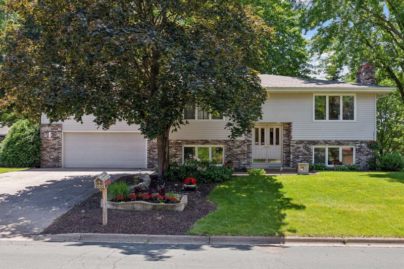 110 Alden Cir NE, Minneapolis, MN 55432