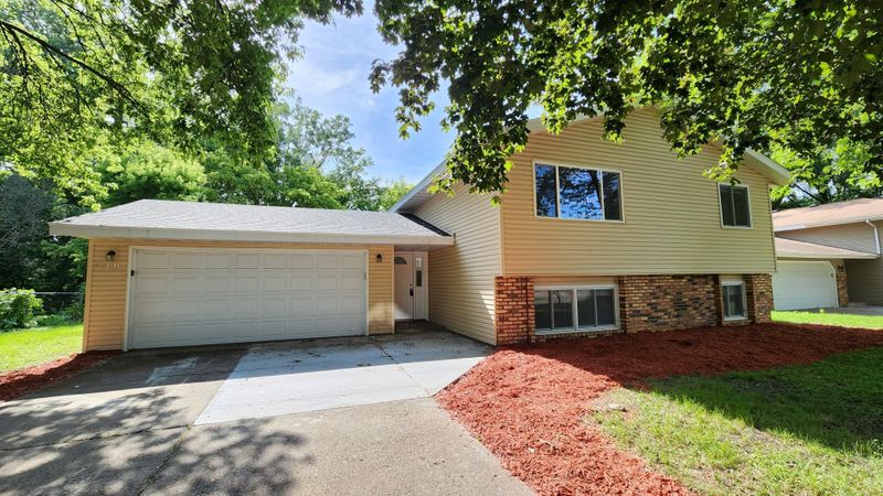 7709 Queen Ave N, Minneapolis, MN 55444