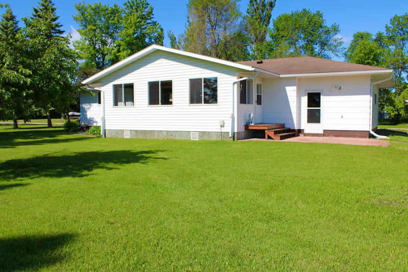 401 Oak St, Oklee, MN 56742