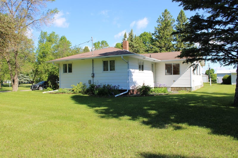 401 Oak St, Oklee, MN 56742