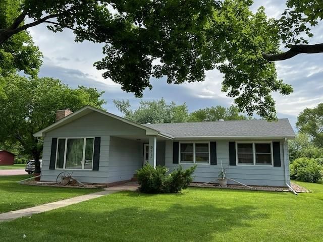 551 Elm Ave, Westbrook, MN 56183
