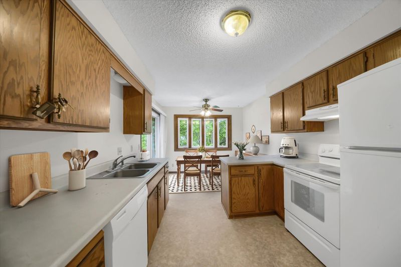 973 Greenhaven Dr #801, Vadnais Heights, MN 55127