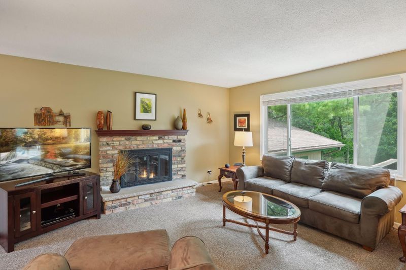 3405 Red Oak Cir N, Burnsville, MN 55337