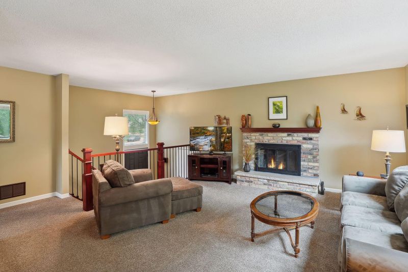 3405 Red Oak Cir N, Burnsville, MN 55337