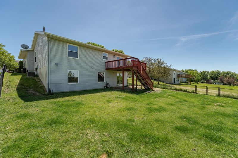 4909 10th St Nw, Rochester, MN 55901