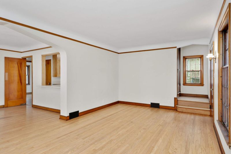 865 Sims Ave, Saint Paul, MN 55106