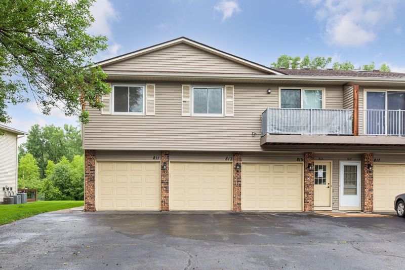 811 Parkside Dr #811F, Vadnais Heights, MN 55127