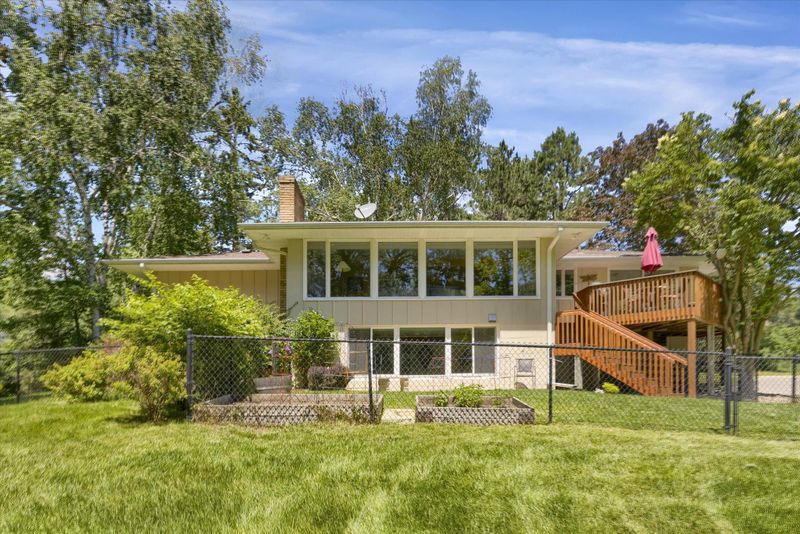 228 Oakview Rd, West Saint Paul, MN 55118