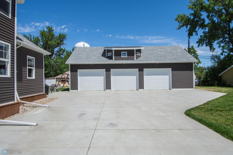406 1st Ave SE, Dilworth, MN 56529