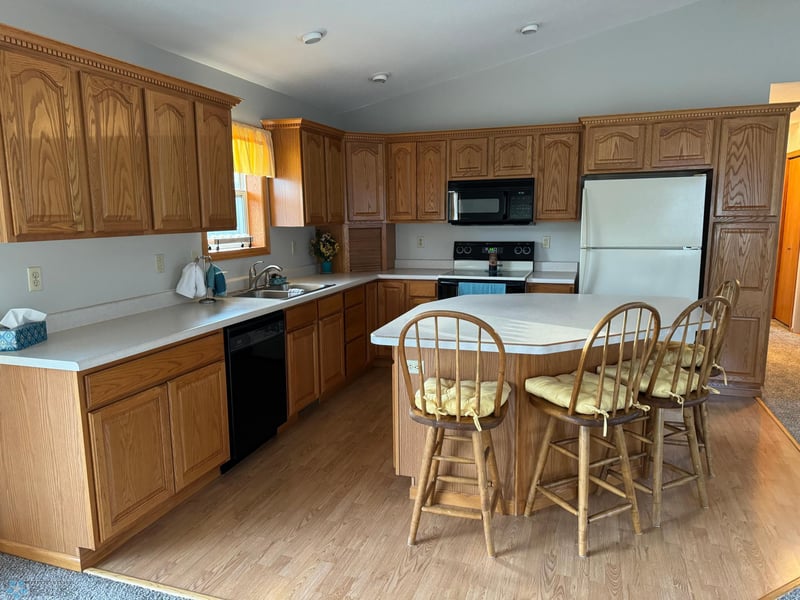 306 3rd St NW, Rothsay, MN 56579