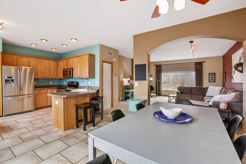 2483 Eagle Trace Ln, Woodbury, MN 55129