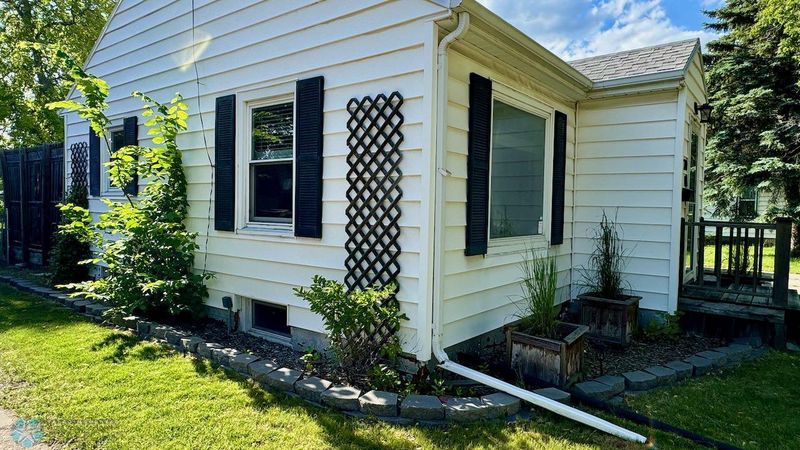 219 14th St N, Moorhead, MN 56560