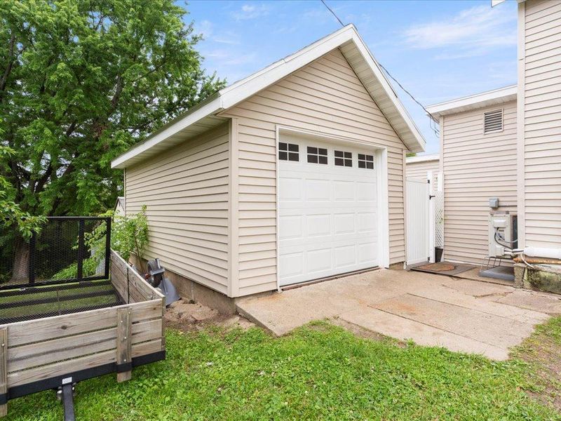 414 N 10th St, Brainerd, MN 56401