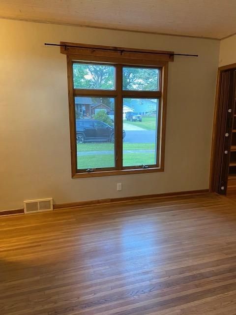 322 12th St, Heron Lake, MN 56137