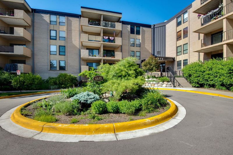 6670 Vernon Ave S #215, Minneapolis, MN 55436