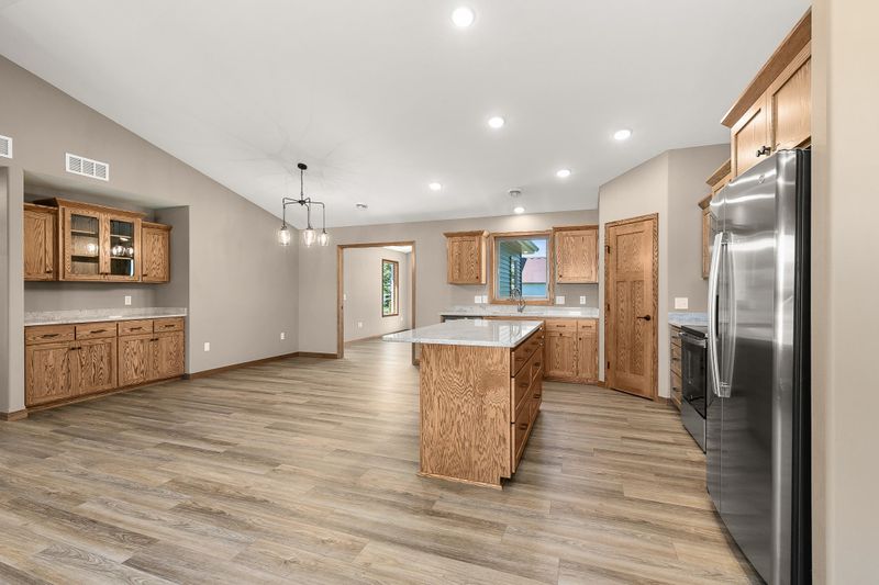 1688 Hurst Castle Rd, Saint Cloud, MN 56303