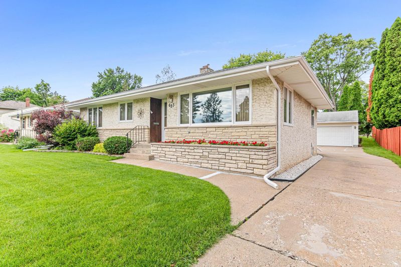 623 Cresthaven Dr, South Saint Paul, MN 55075