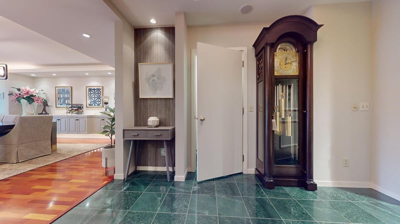 8301 Creekside Cir #540, Bloomington, MN 55437