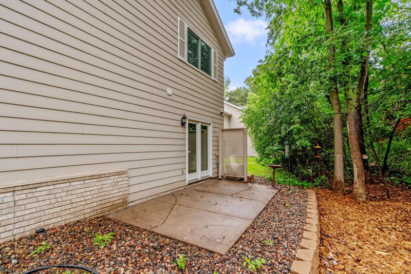 15178 Lesley Ln, Eden Prairie, MN 55346