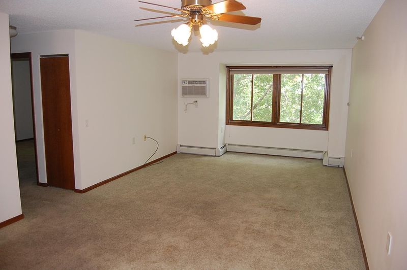 4400 36th Ave N #353, Minneapolis, MN 55422