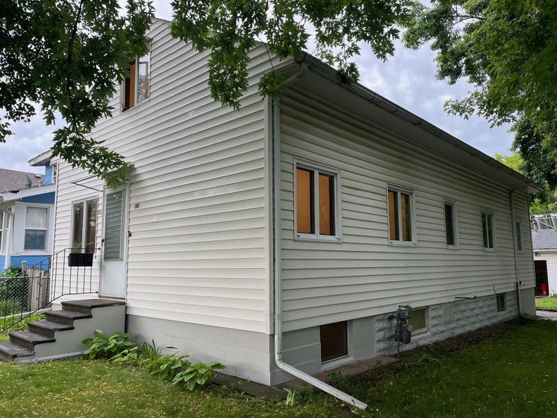 882 Cook Ave E, Saint Paul, MN 55106
