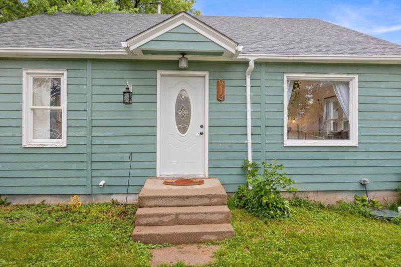 913 7th St, Howard Lake, MN 55349