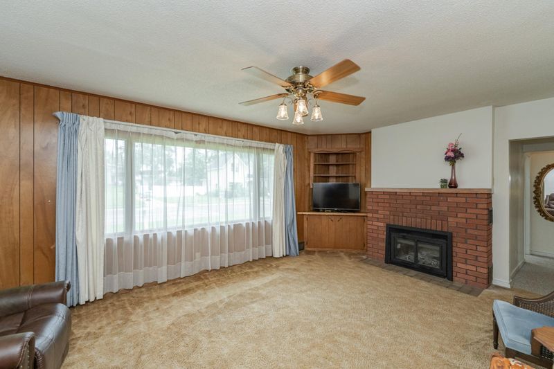 201 3rd St SW, Pine Island, MN 55963