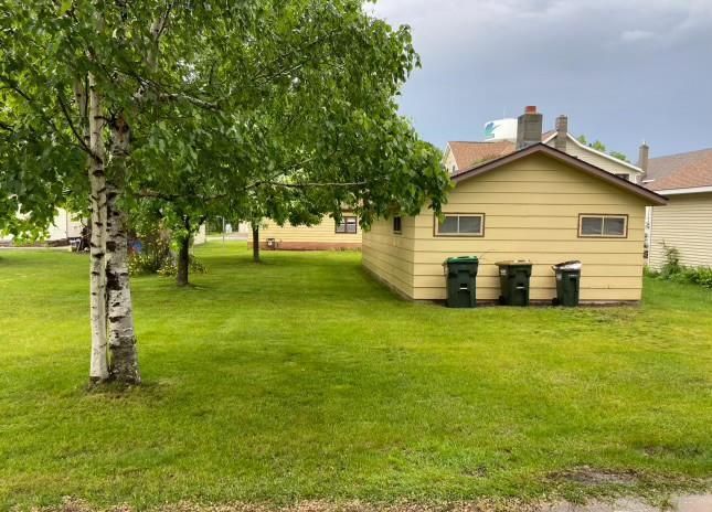 118 1st St SW, Melrose, MN 56352